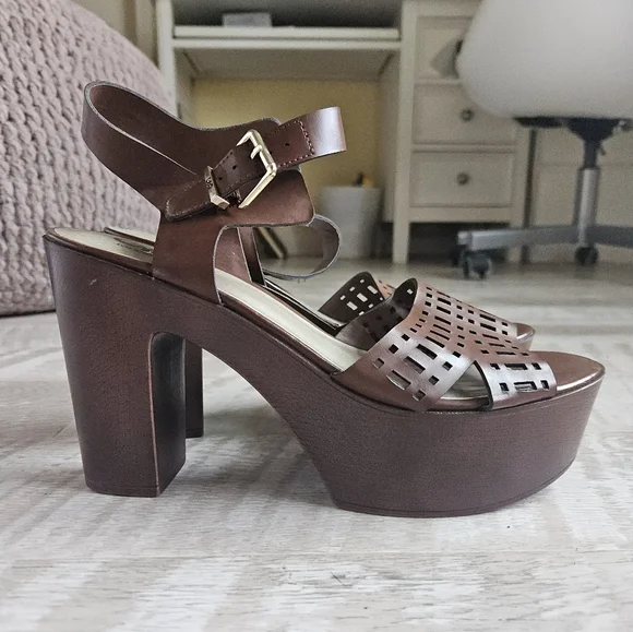 GBG Los Angeles Jelty Faux Leather Platform Heel Sandals - Picture 2 of 13